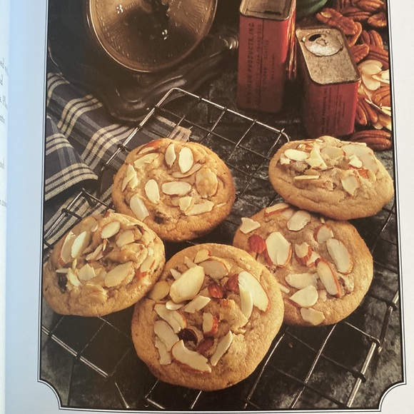 Duncan Hines Classic Recipes Cookbook - Picture 16 of 16